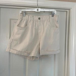White High waisted Cargo shorts (size M)